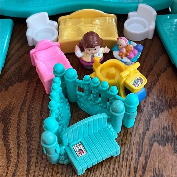 Fisher Price Little People Sweet Sounds Home Dollhouse with Accessories - Picture 2 of 4